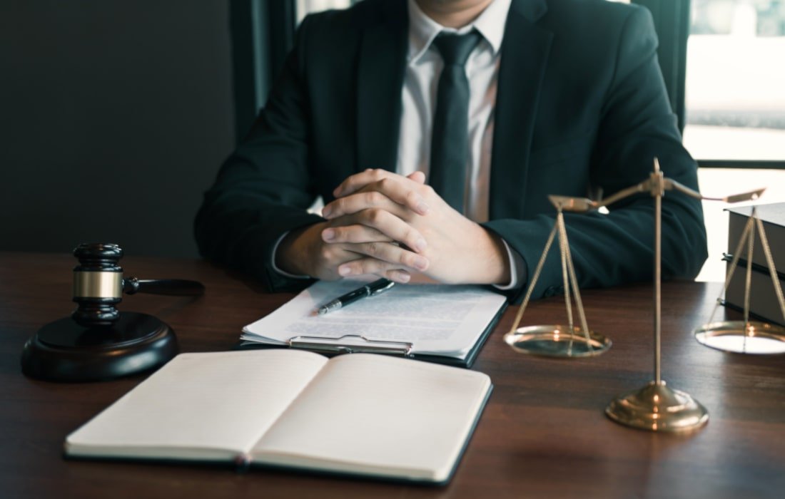 ¿Cómo contratar un abogado especialista en custodia y régimen de visitas internacional en Colombia?